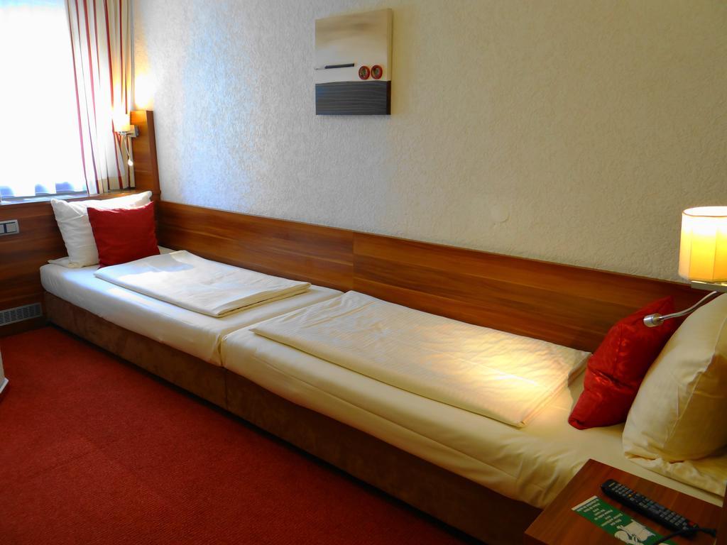 Hotel Schuetzenhof Spa Garden Buerstadt ภายนอก รูปภาพ