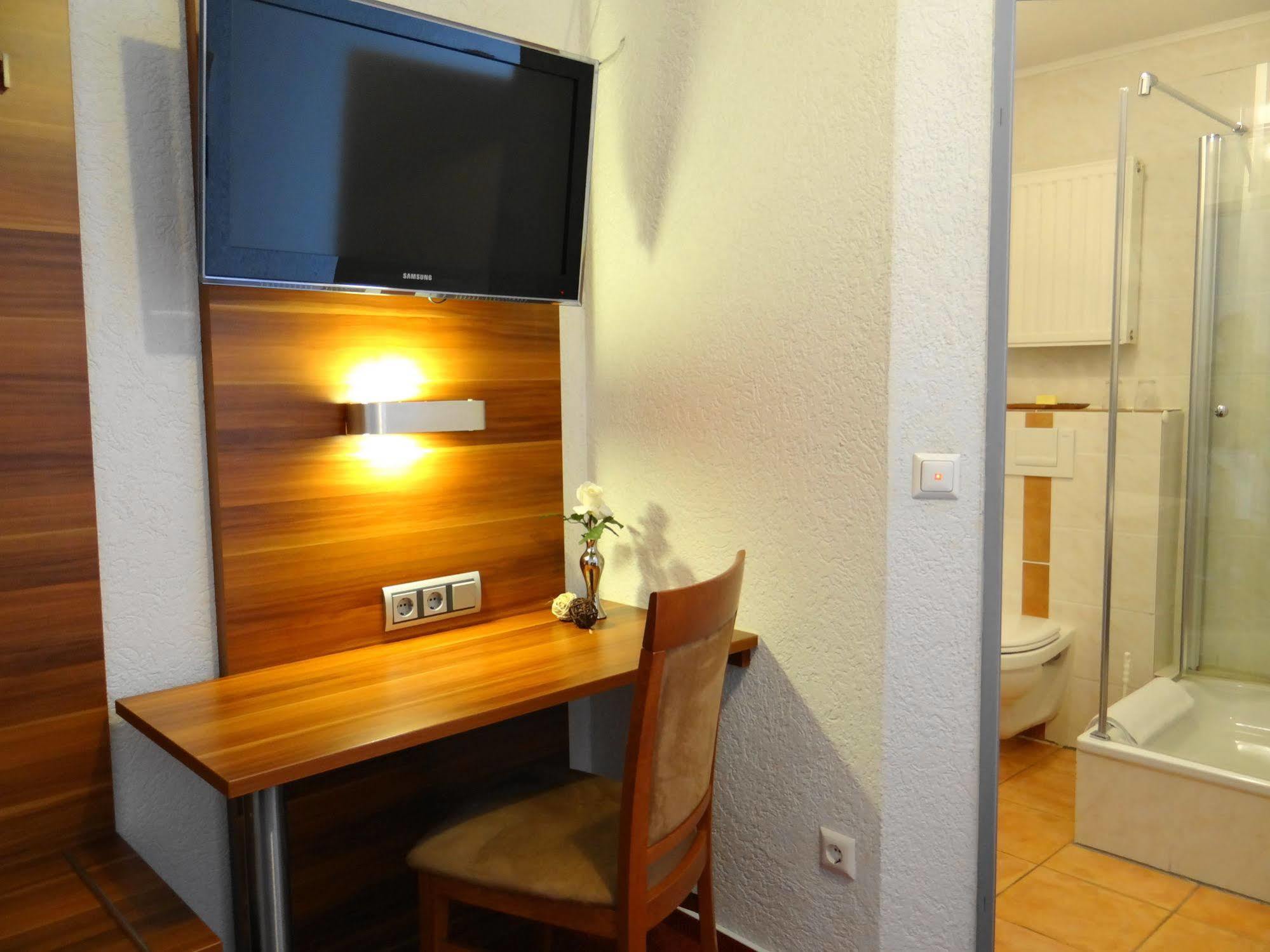 Hotel Schuetzenhof Spa Garden Buerstadt ภายนอก รูปภาพ